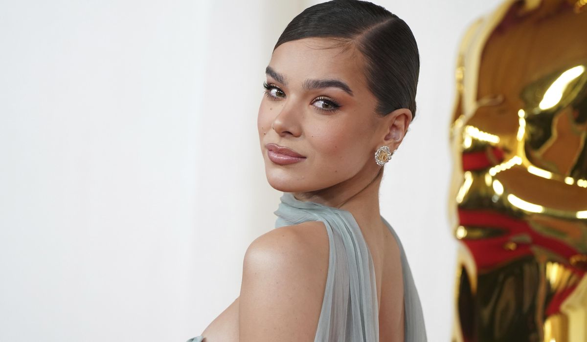 NextImg:Bills QB Josh Allen and actress Hailee Steinfeld are engaged