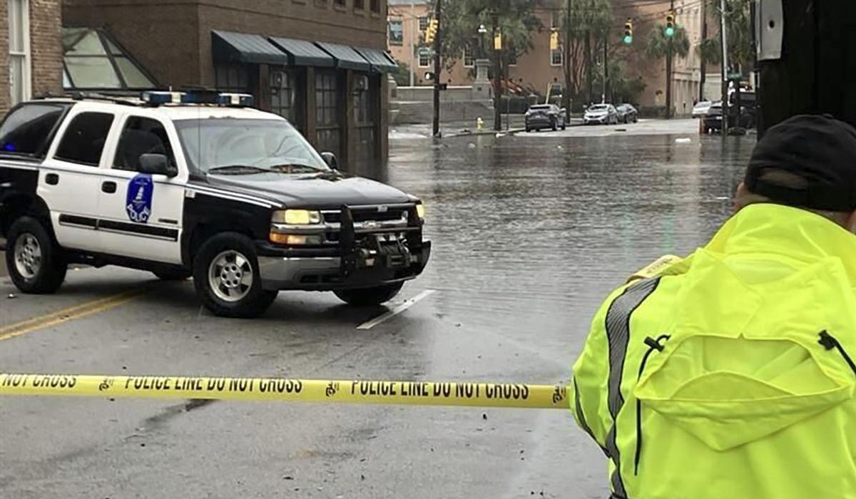 NextImg:Record rainfall douses Charleston, South Carolina, as responders help some out of flood waters