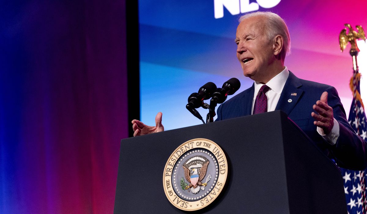 NextImg:Biden declares American ‘comeback story’ in red and blue towns