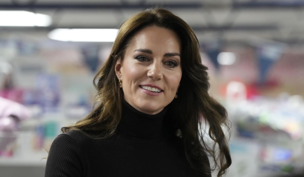 NextImg:Video of Prince William and Kate should halt royal rumor mill, says newspaper. That’s a tall order