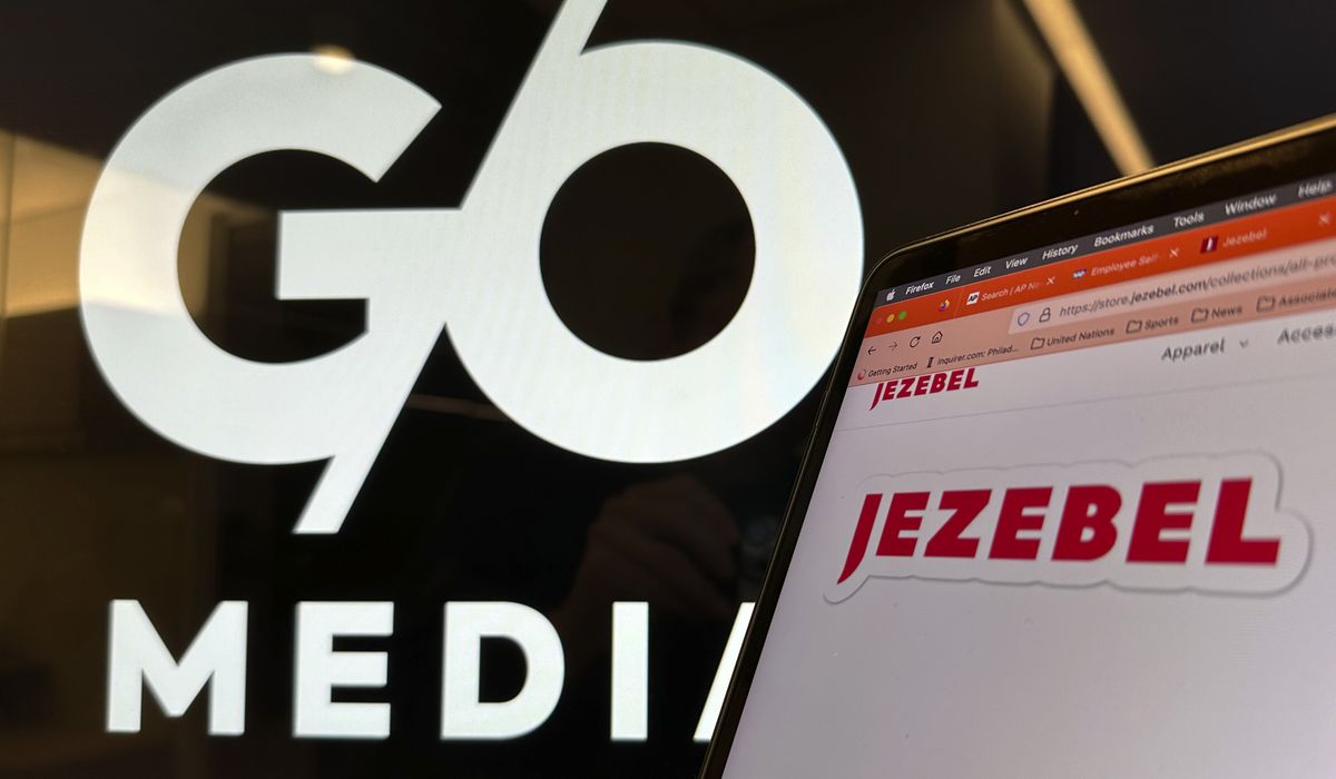 NextImg:Deadspin sweeps office staff after sale