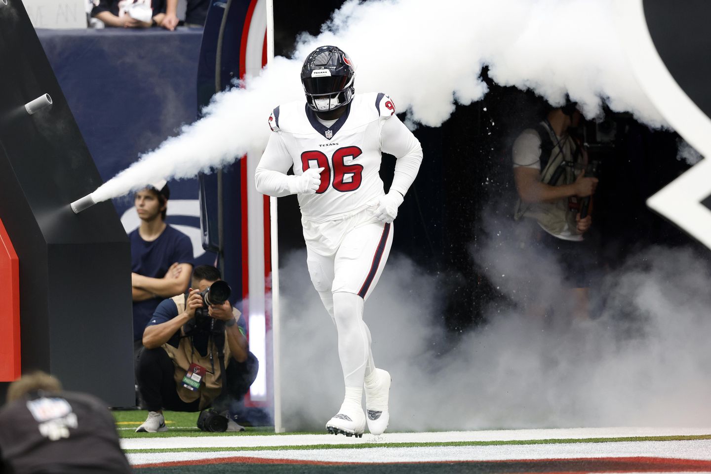 49ers acquire Maliek Collins from Texans for late-round pick
