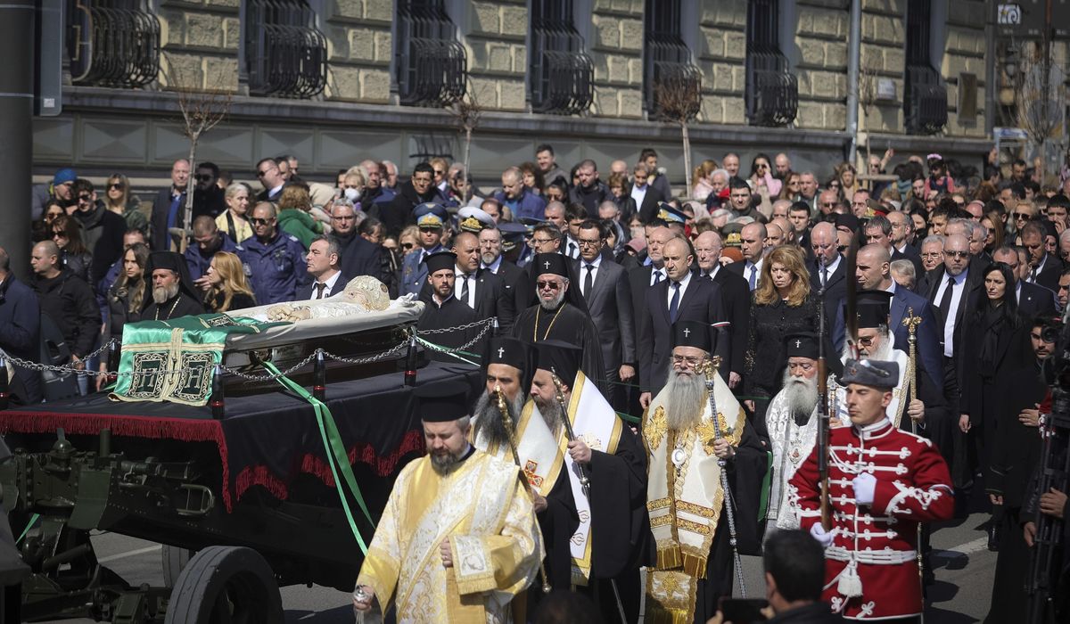 NextImg:Bulgarians line the streets of the capital to bid farewell to Orthodox Patriarch Neophyte