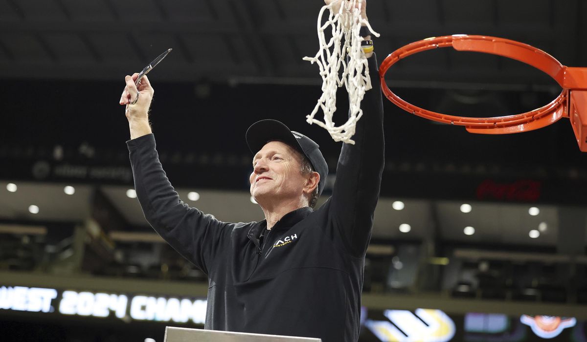 NextImg:March Madness is the last dance for Long Beach St coach Dan Monson, who was let go a few weeks ago