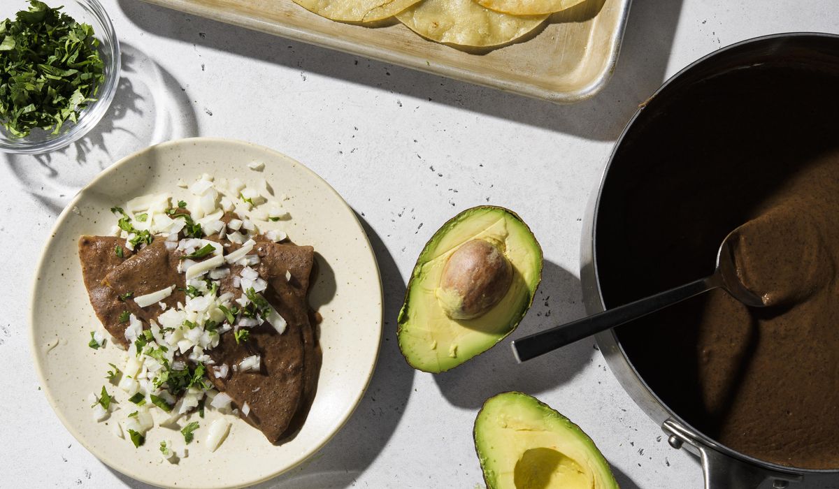 NextImg:A saucy vegetarian supper: Black bean enfrijoladas