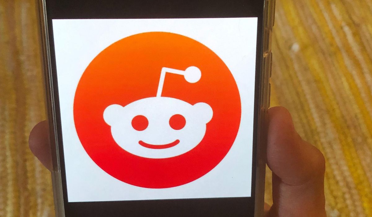 NextImg:Reddit crashes 2 straight days