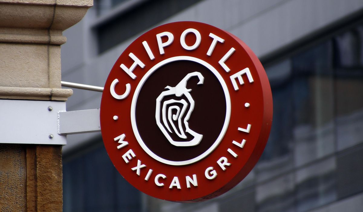 NextImg:Argument over guacamole ends with Chipotle worker in Michigan being shot; suspect in custody