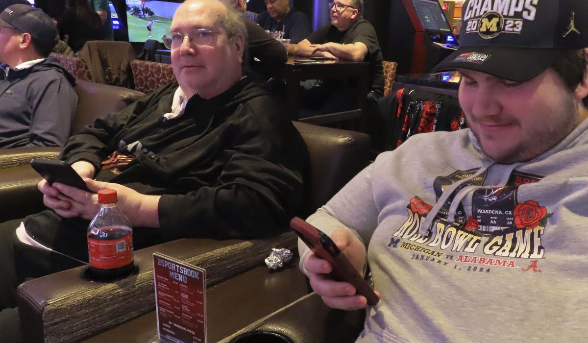 NextImg:‘Every shot matters to someone.’ Basketball fans revel in, and bet on, March Madness tournament