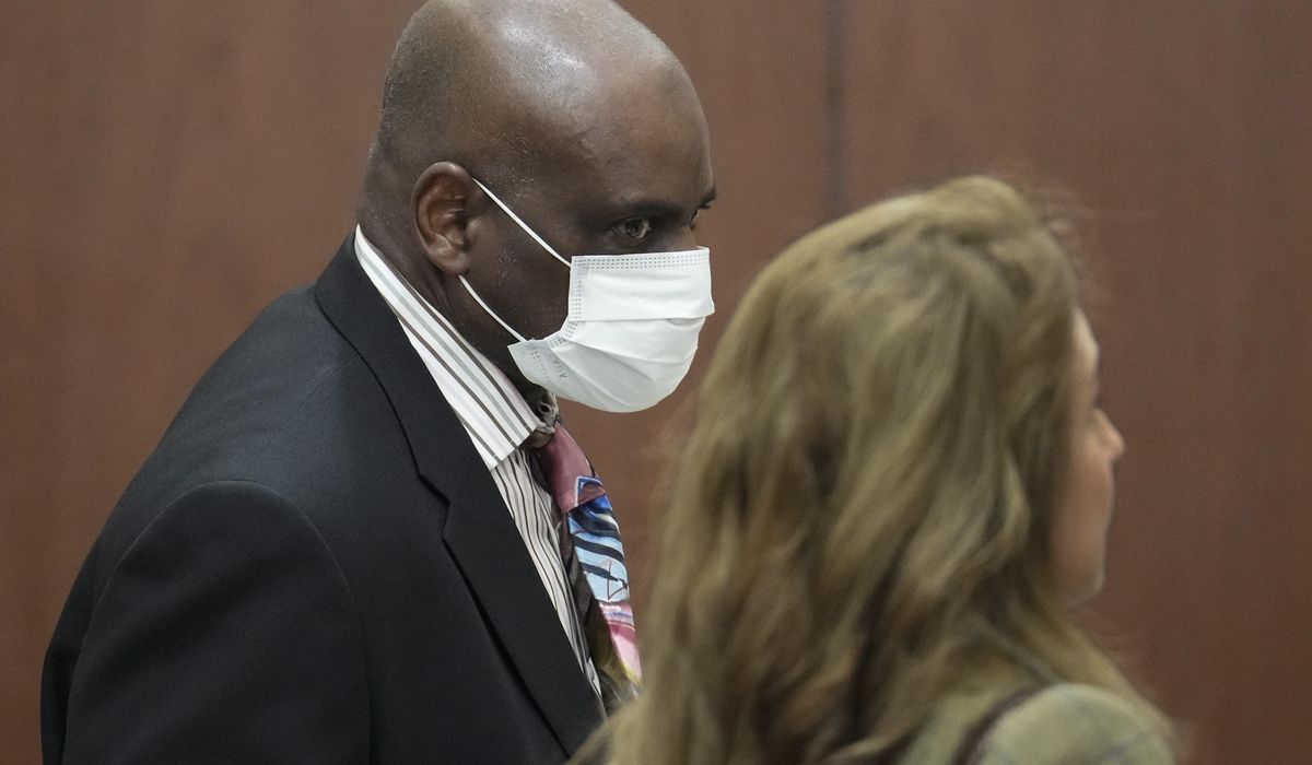 NextImg:Judge dismisses murder charges ex-Houston officer had faced over 2019 drug raid