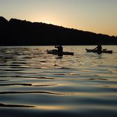 Kayaking the Nickajack Lake at sunset. File photo credit: Patrick Sanford via Shutterstock.