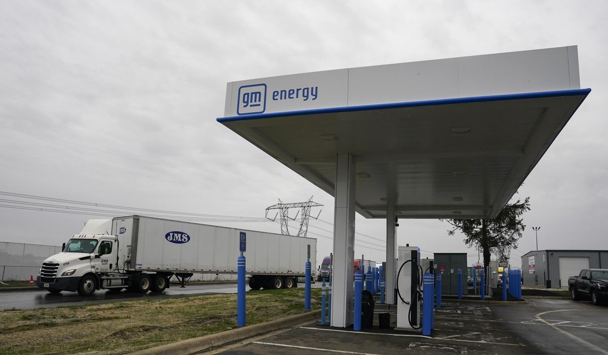 NextImg:Biden’s EPA tees up rules to make America’s trucking fleet go electric starting in 2027