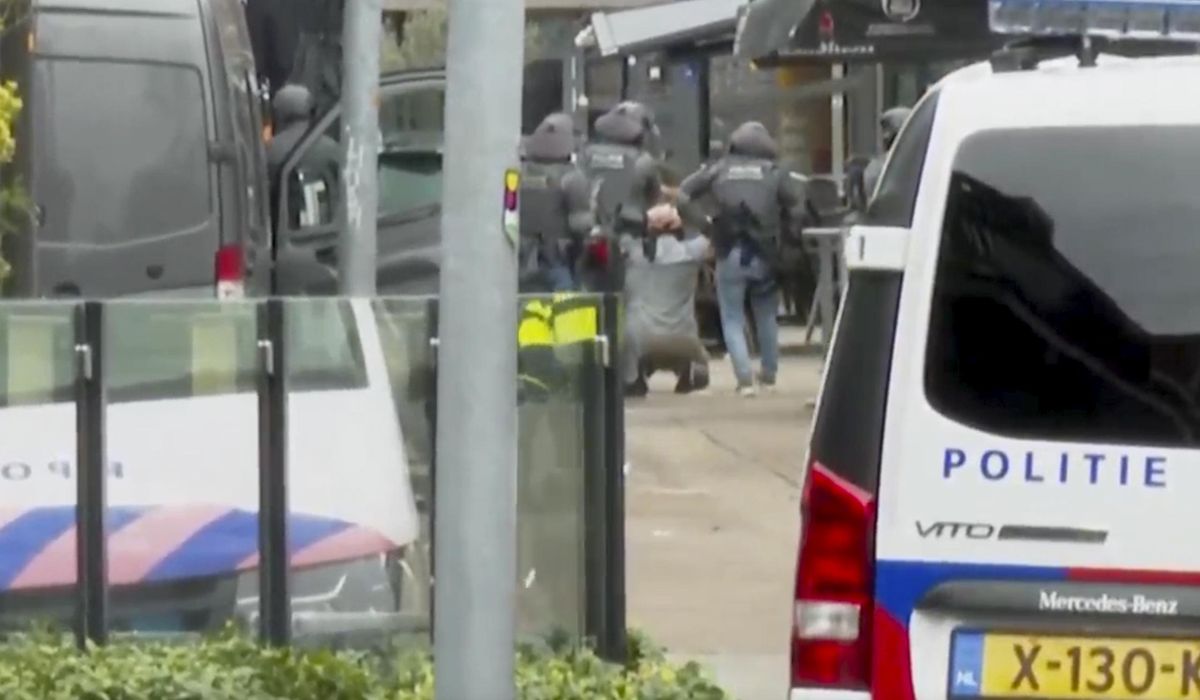NextImg:A man suspected of holding 4 hostages for hours in a Dutch nightclub has been arrested