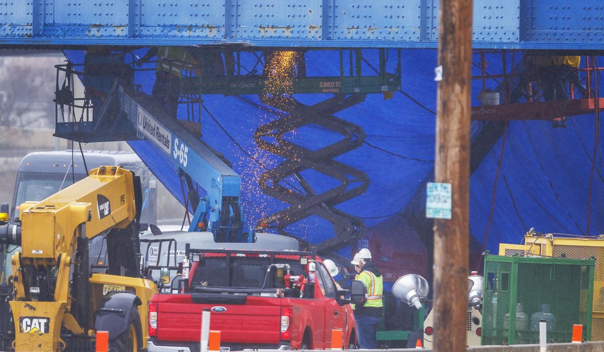 NextImg:I-95 North shut down in Philadelphia after truck hits bridge