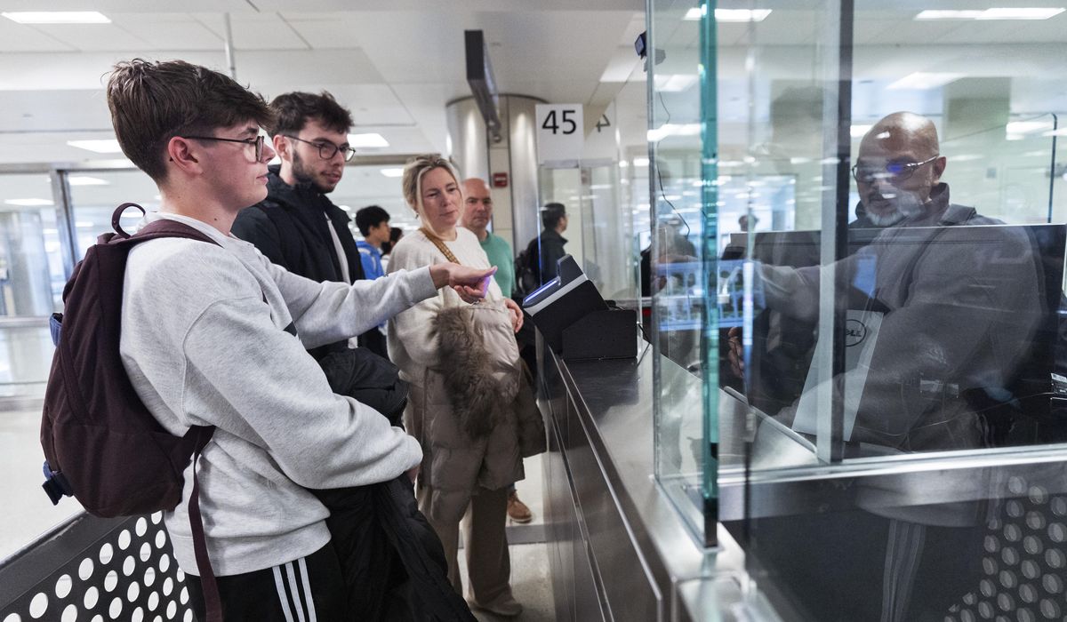 NextImg:As international travel grows, so does U.S. use of technology. A look at how it’s used at airports