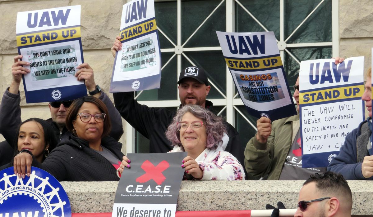 NextImg:Workers sue to overturn law that exempts Atlantic City casinos from indoor smoking ban