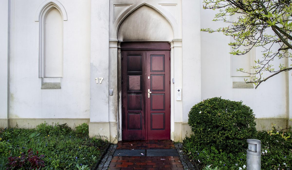 NextImg:Incendiary device thrown at German synagogue door, but damage minor and no injuries