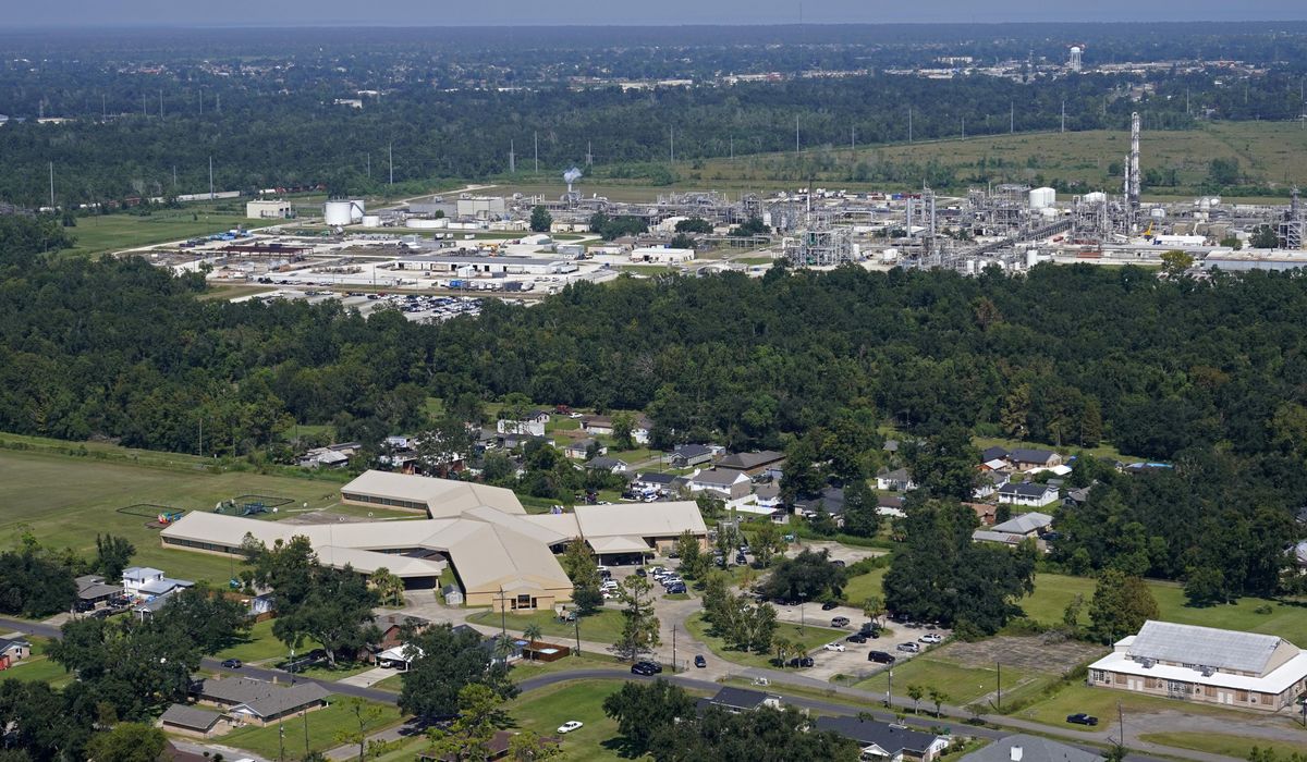 NextImg:New EPA rule says 200 chemical plants must reduce toxic emissions that are likely to cause cancer