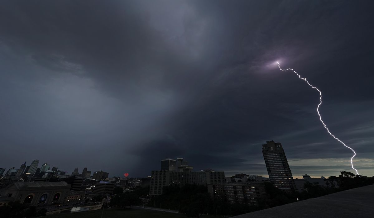 NextImg:Much of central U.S. faces severe thunderstorm threat and possible tornadoes