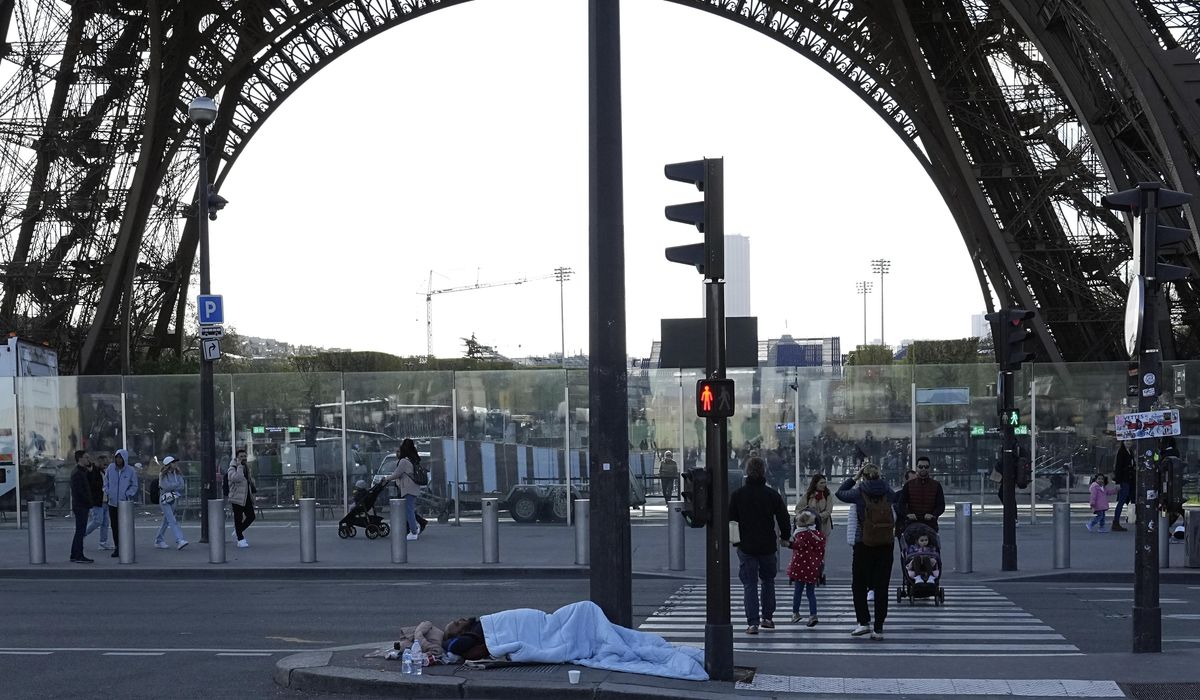 NextImg:French police evict hundreds from abandoned Paris warehouse ahead of Olympics