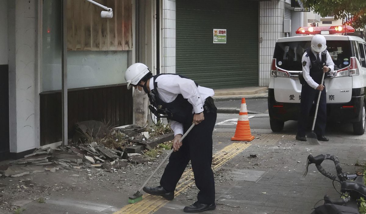 NextImg:Strong quake in southwestern Japan leaves 9 with minor injuries, but no tsunami