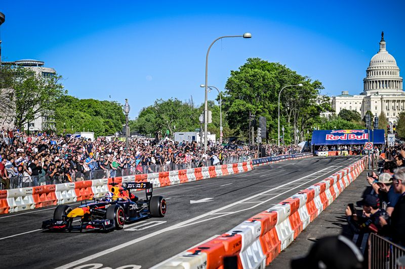 Formula One Spectacle on Pennsylvania Avenue: Coulthard and the RB7 in Action