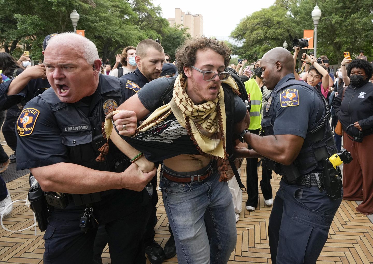 Arrests begin at USC after University of Texas students detained in Gaza war protests
