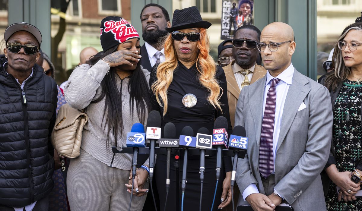 NextImg:Family of man killed when Chicago police fired 96 times during traffic stop file wrongful death suit