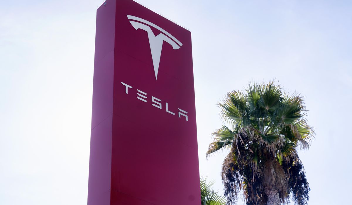 NextImg:Tesla halts Summer internship program as layoffs continue