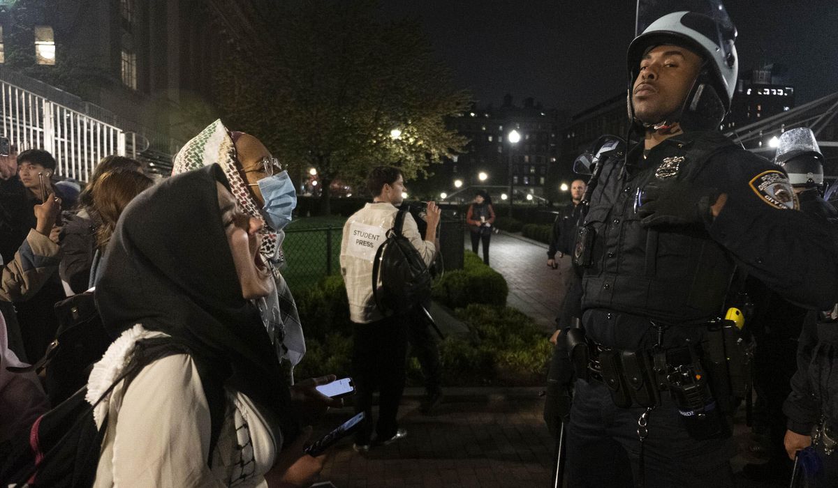 NextImg:Biden keeps quiet as Gaza protesters and police clash on college campuses