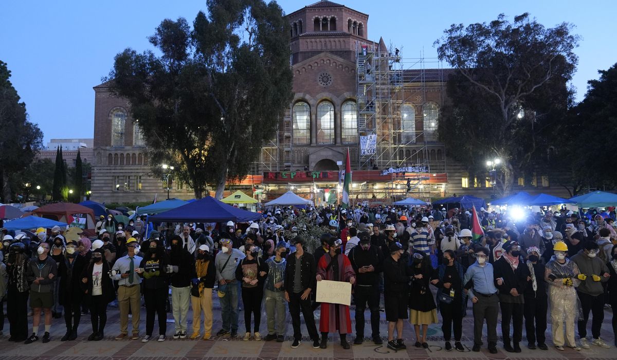 NextImg:Hundreds of pro-Palestinian protesters remain on UCLA campus despite police ordering them to leave