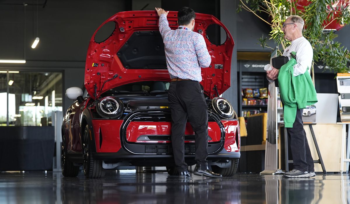 NextImg:U.S. employers scaled back hiring in April but still added 175,000 jobs in the face of higher rates