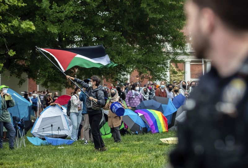 Police surround pro-Palestine student encampment at USC
