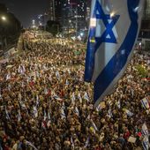 People protest against Israeli Prime Minister Benjamin Netanyahu&#x27;s government and call for the release of hostages held in the Gaza Strip by the Hamas militant group in Tel Aviv, Israel, Saturday, May 4, 2024. (AP Photo/Ariel Schalit)