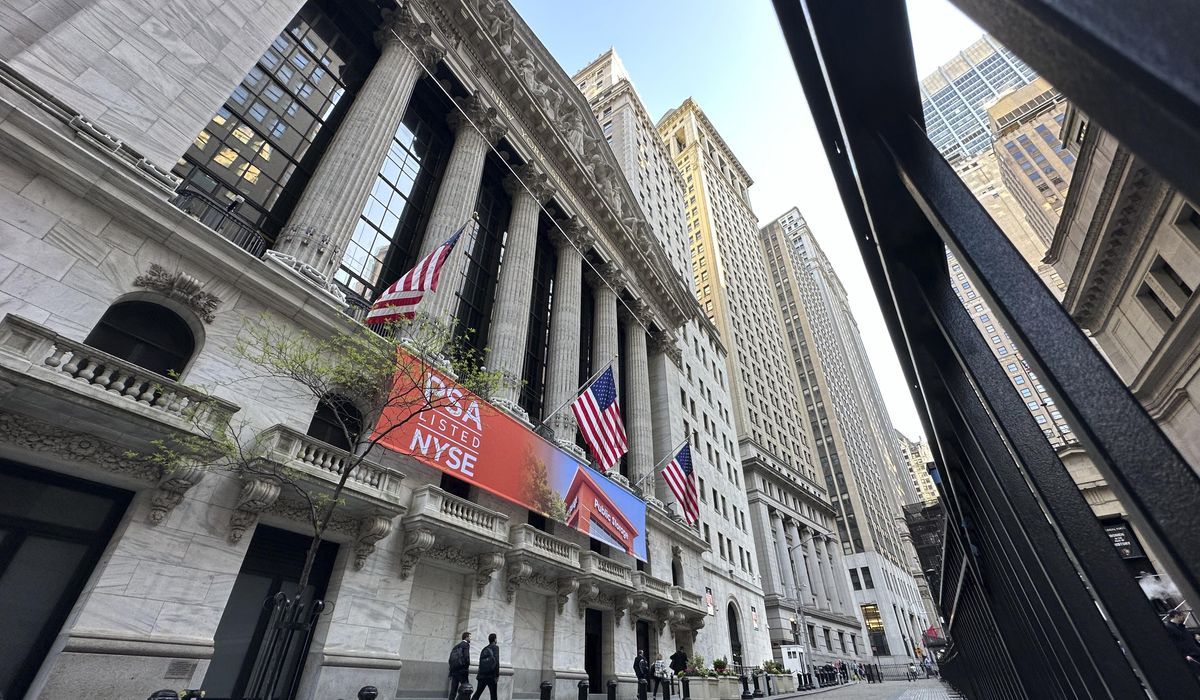 NextImg:Wall Street holds steady after its 3-day winning streak