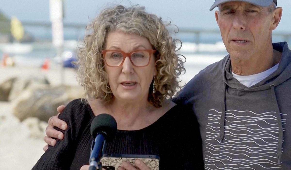 NextImg:Mother of Australian surfers killed in Mexico gives moving tribute to sons at a beach in San Diego