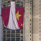 Workers hang on ropes to install a giant Chinese national flag on a skyscraper that is a symbolic gateway leading into the city from the airport, in Belgrade, Serbia, Saturday, May 4, 2024. Chinese leader Xi Jinping&#x27;s visit to European ally Serbia on Tuesday falls on a symbolic date: the 25th anniversary of the bombing of the Chinese Embassy in Belgrade during NATO&#x27;s air war over Kosovo. (AP Photo/Darko Vojinovic)