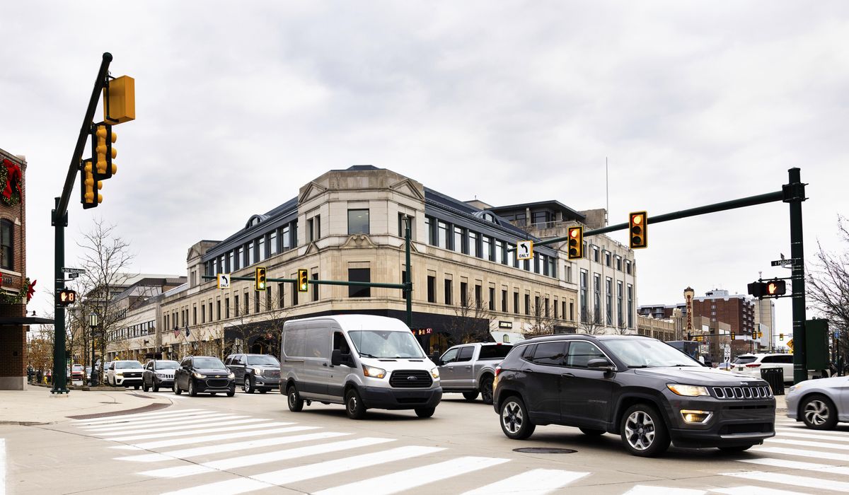 NextImg:Smarter vehicles could mean big changes for the traffic light