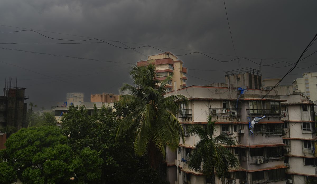 NextImg:Collapsing billboard kills 3 and hurts 59 in heavy rains in Mumbai. Scores might be trapped