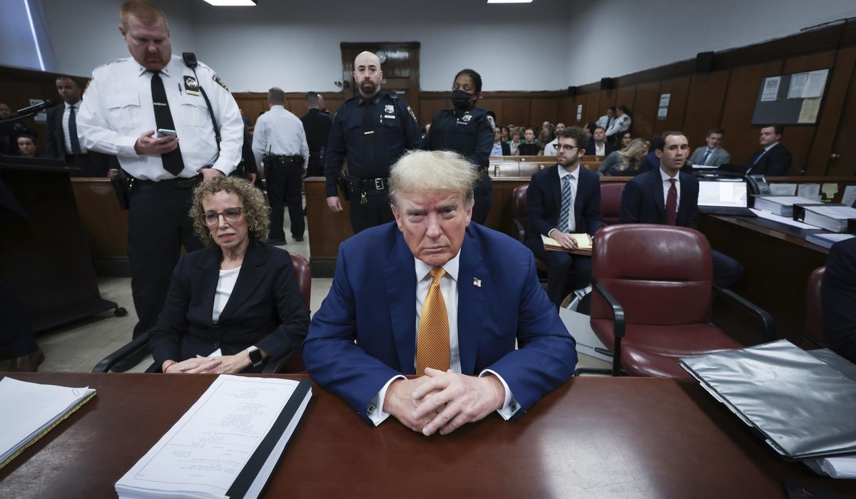 NextImg:GOP lawmakers Tuberville, Vance, Malliotakis attend court to support Trump