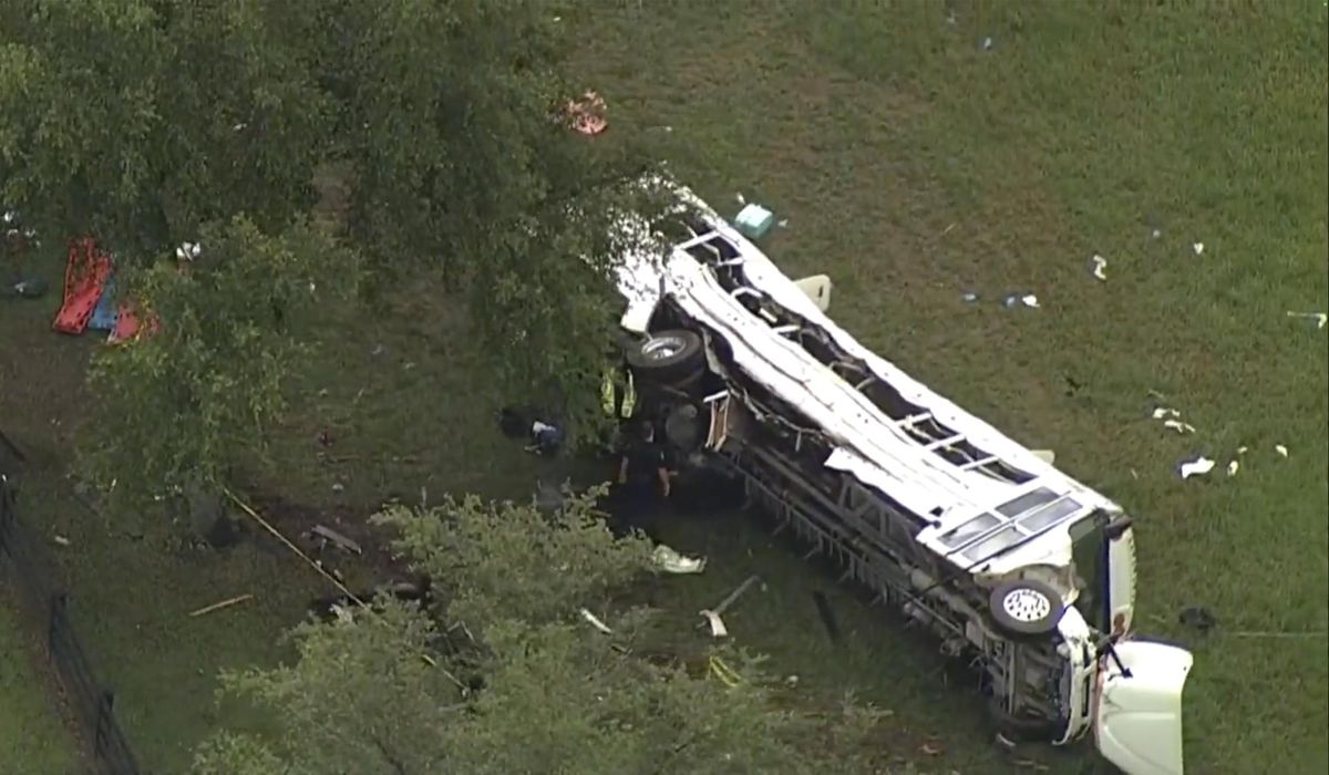 NextImg:8 dead, at least 40 injured as farmworkers’ bus overturns in central Florida