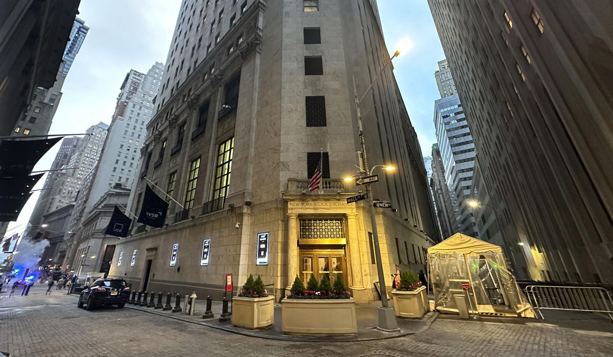 NextImg:Dow tops 40,000 for the first time as Wall Street drifts higher