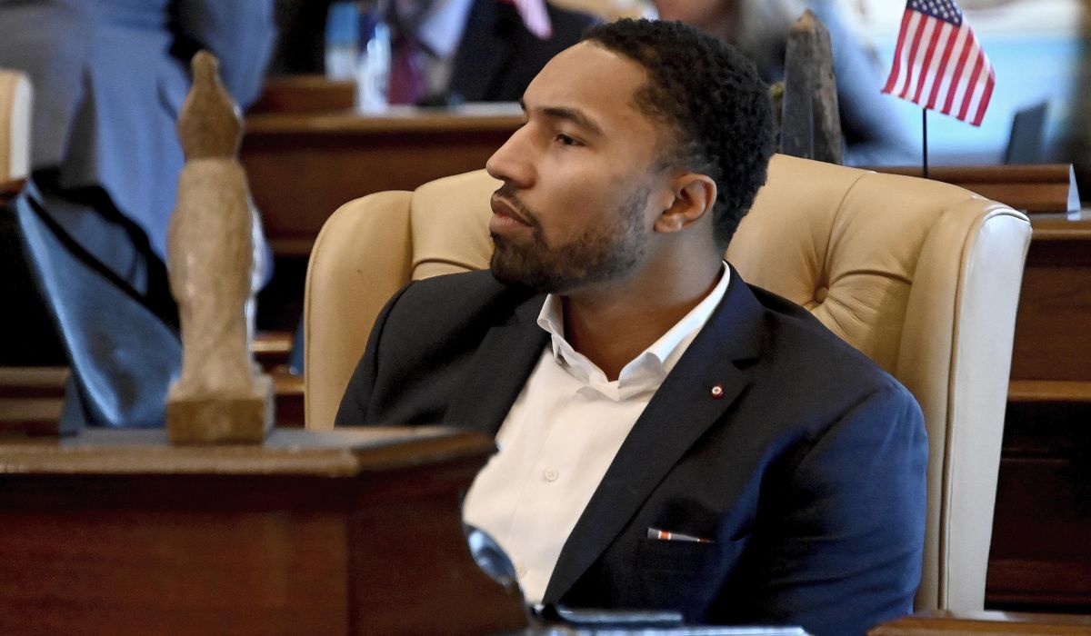 NextImg:Fraudulent signatures could upend Michigan congressional races