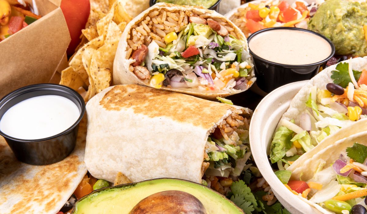 NextImg:Indiana judge opens door for new eatery, finding `tacos and burritos are Mexican-style sandwiches’
