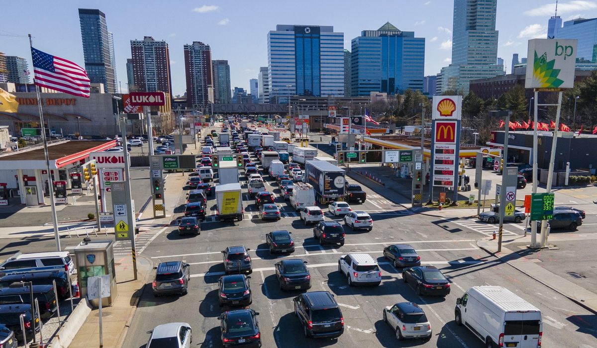 NextImg:Average U.S. vehicle age hits record 12.6 years as high prices force people to keep them longer