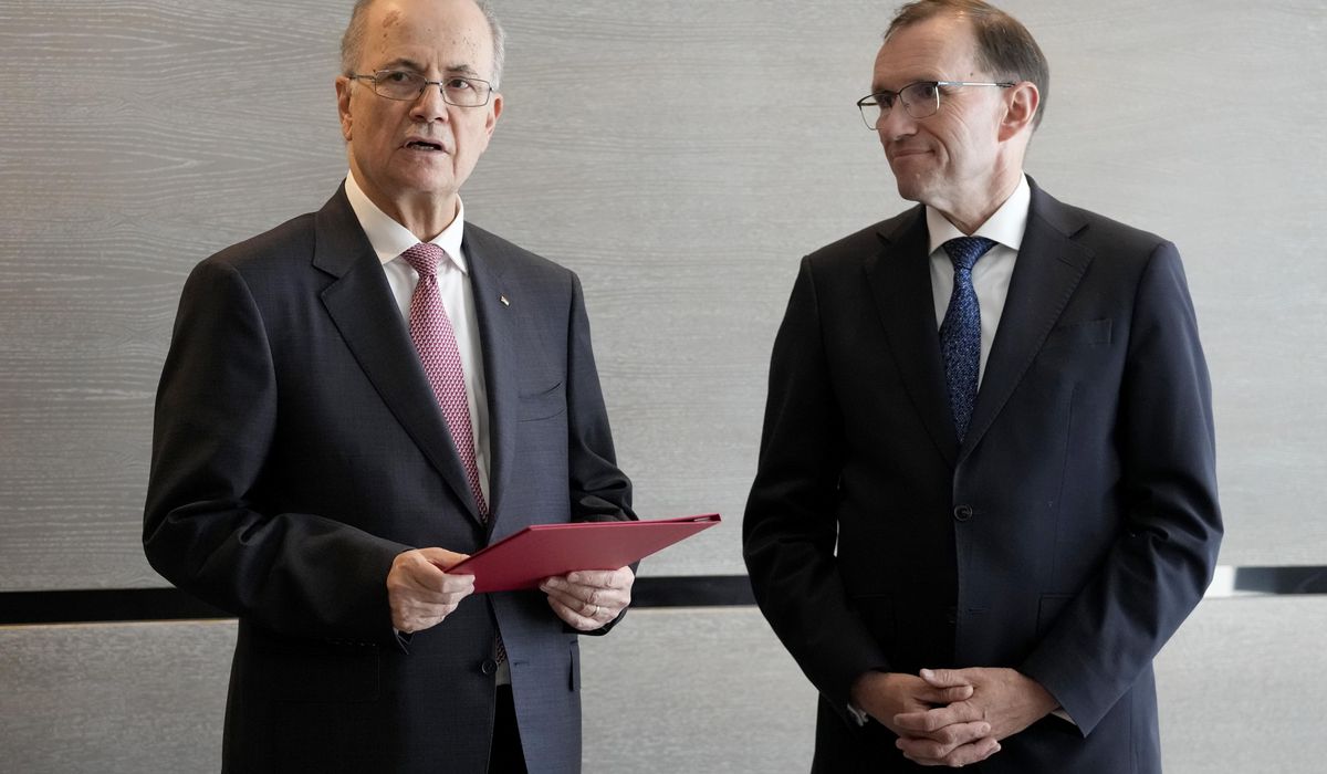NextImg:Norway hands over papers for diplomatic recognition to the Palestinian prime minister