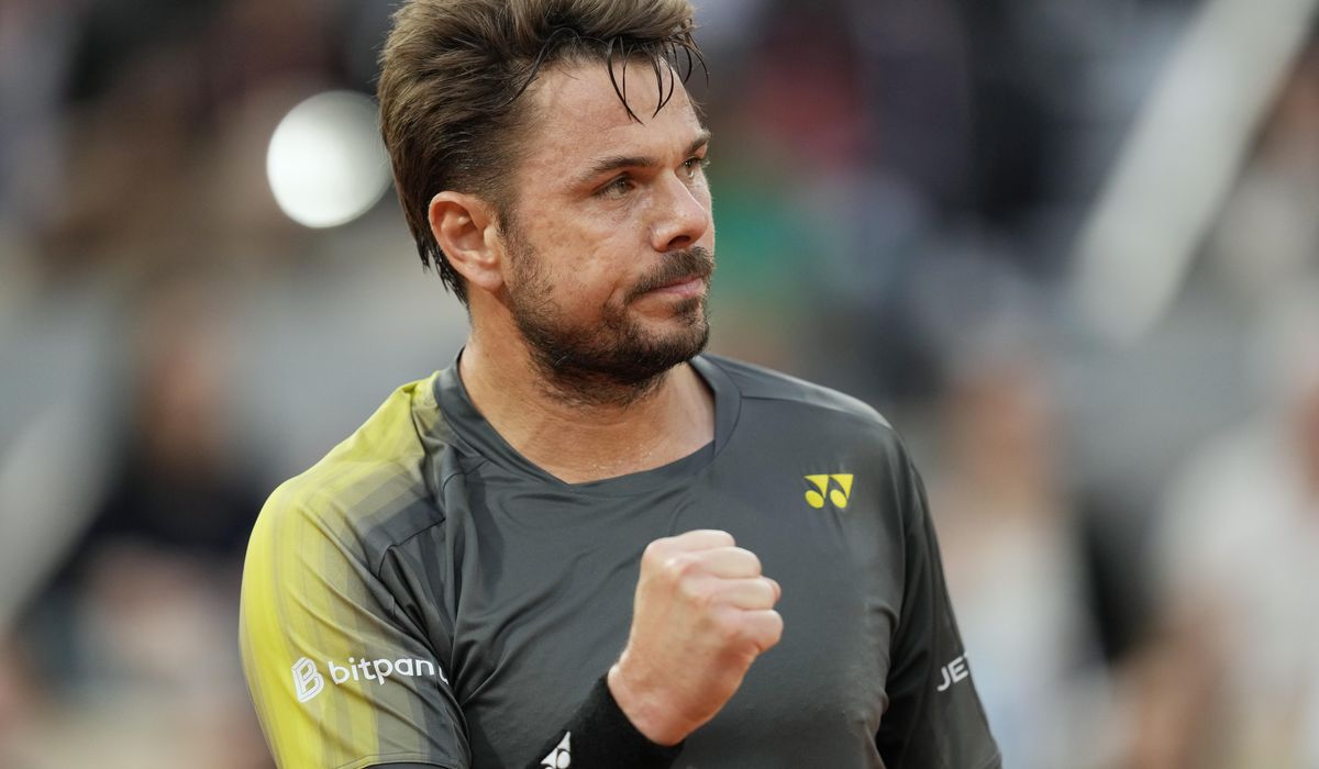 NextImg:Wawrinka, 39, beats Murray, 37, at the French Open. Alcaraz and Osaka win