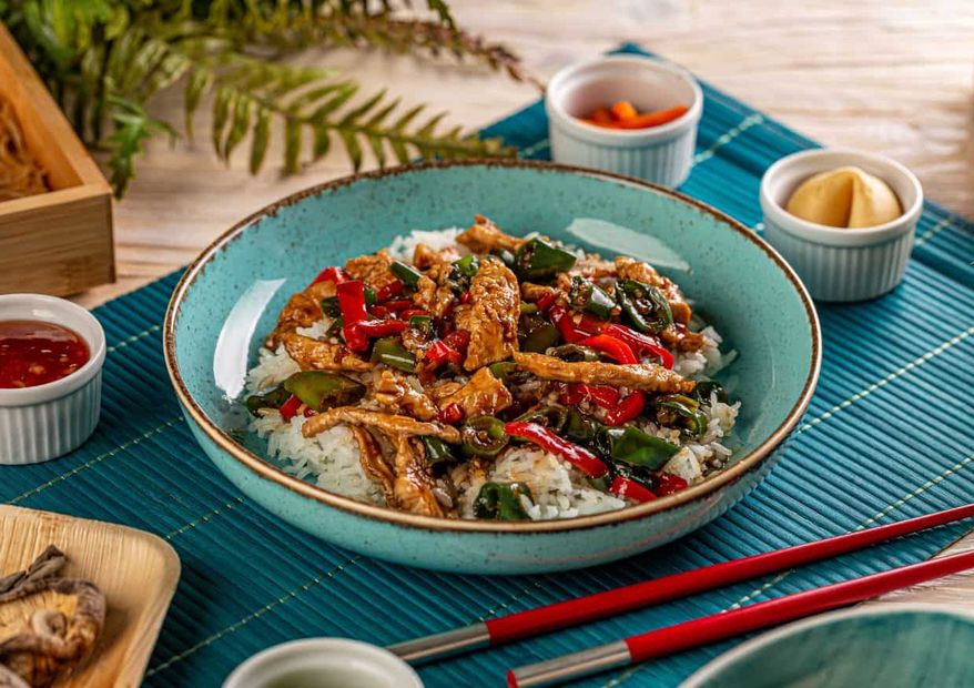Master these gourmet rotisserie chicken dishes that taste like they were made completely from scratch. Photo credit: Yayimages via Associated Press.