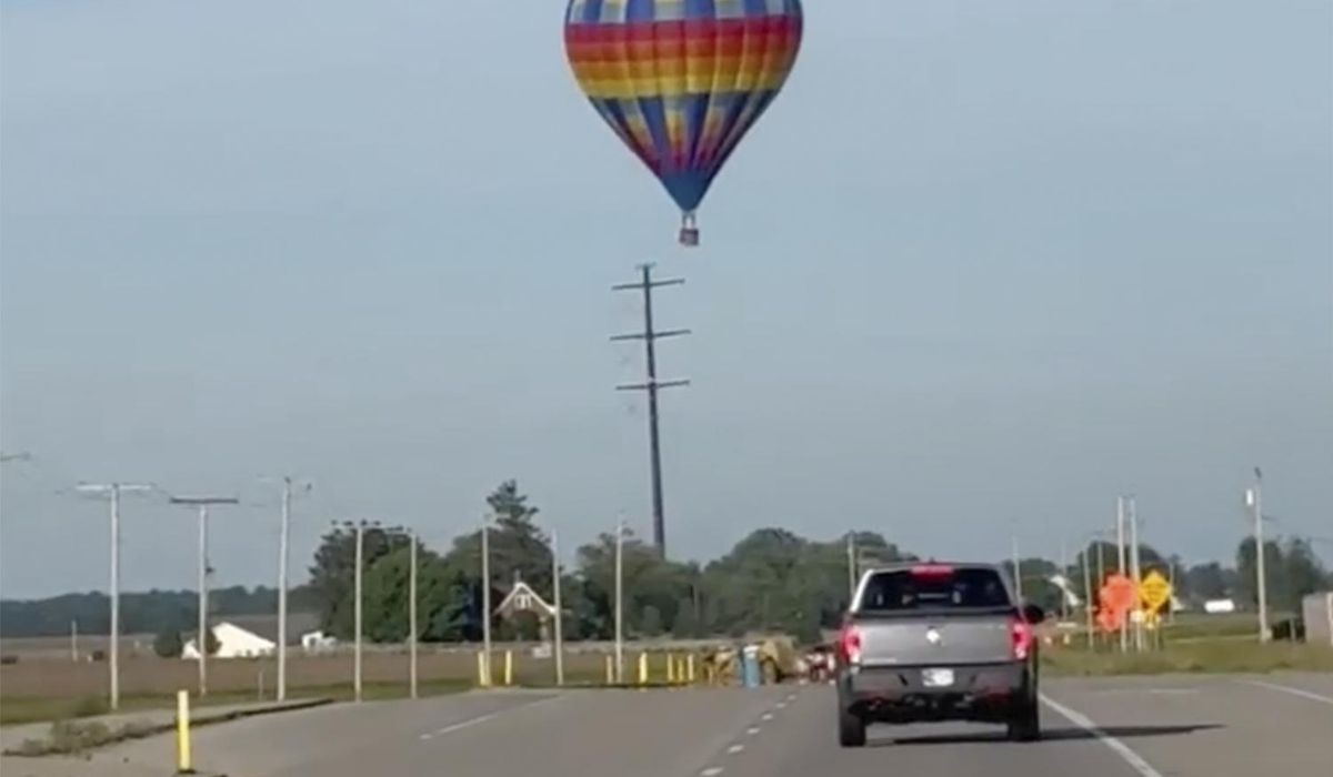 NextImg:WATCH: Hot-air balloon hits power lines in Indiana, three injured