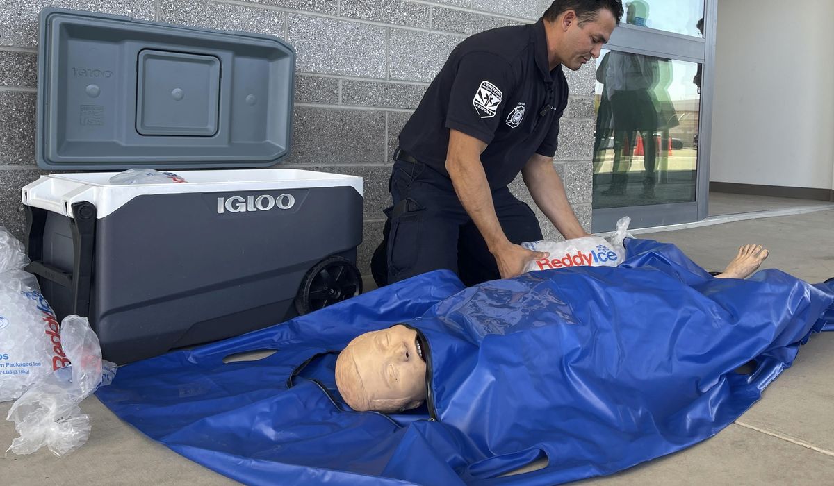NextImg:Phoenix using ice immersion to treat heatstroke victims as Southwest bakes in triple digits
