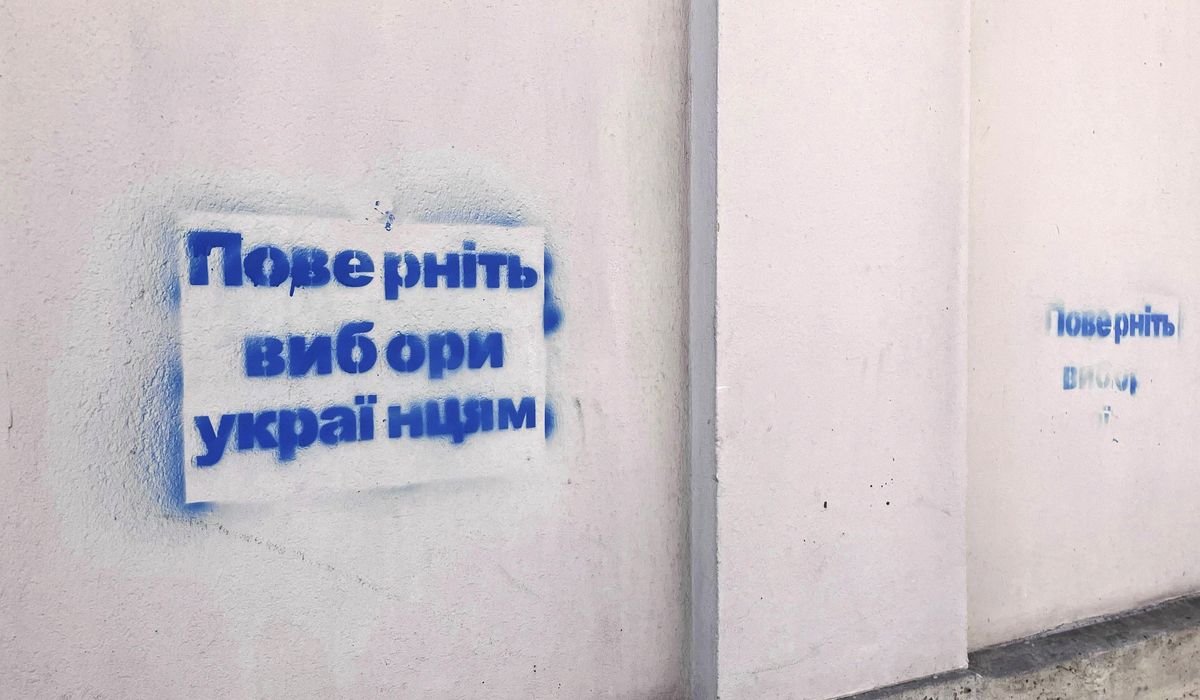 NextImg:Graffiti with images and messages referencing Ukraine appear on Paris buildings near Parliament